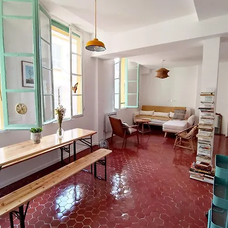 Bright With Balcony In Appartement Nice