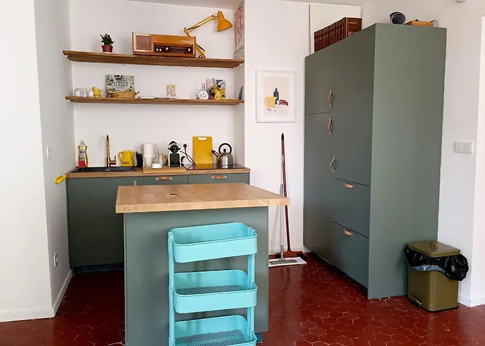 Bright With Balcony In דירה *