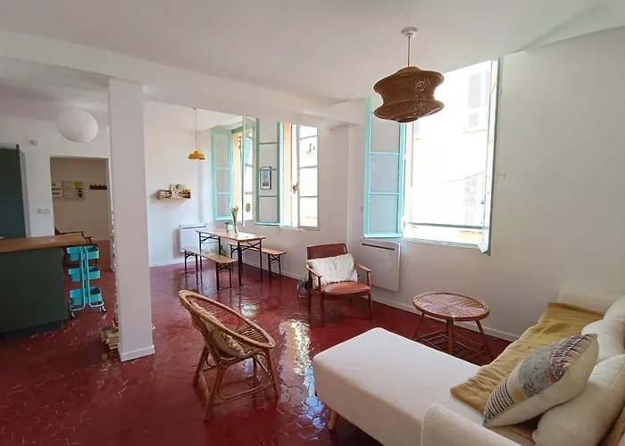 דירה Bright With Balcony In *