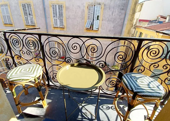 Bright With Balcony In דירה