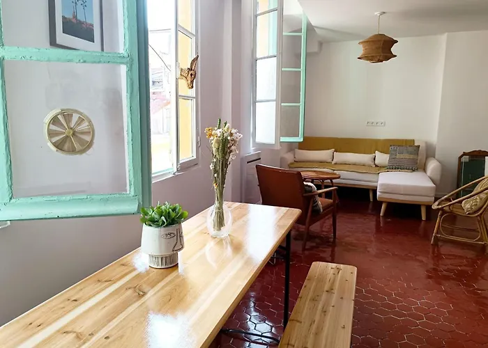 Bright With Balcony In דירה *